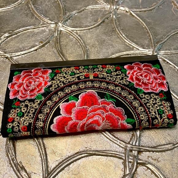 Embroidered Multi Color Floral Wallet 4 Open 1 Zip Pocket 8 Card Slots Clutch - Picture 4 of 12